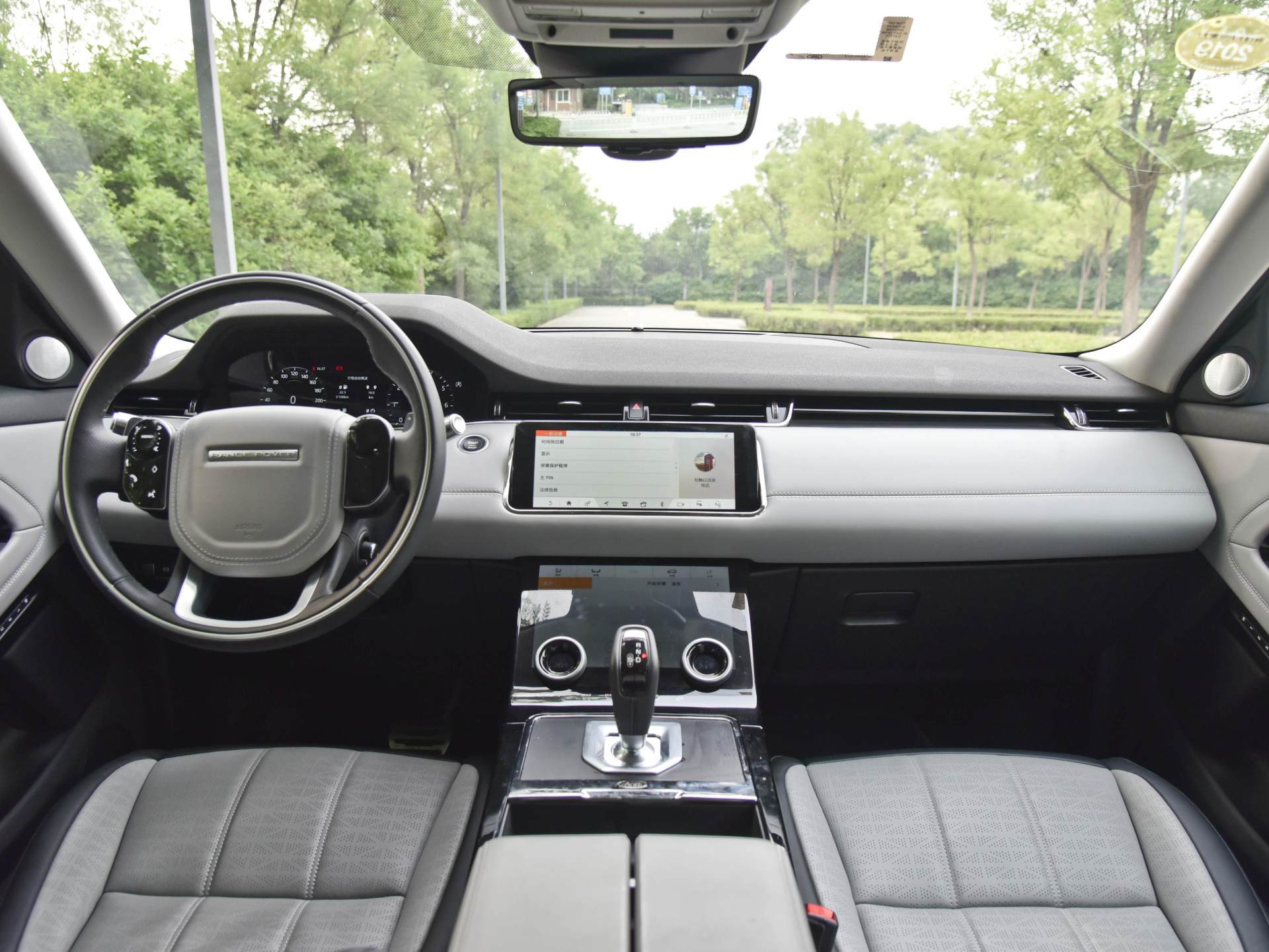 路虎揽胜极光跟路虎神行哪个好,路虎揽胜极光好还是林肯好