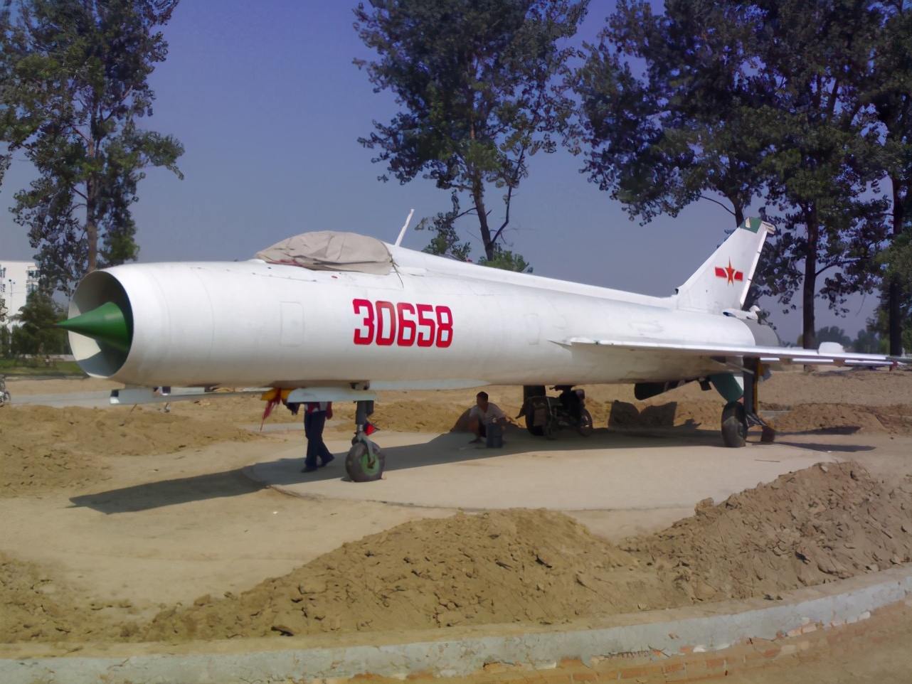 情怀！3D打印制作平头歼8模型，比歼7大一圈，却只带2枚导弹