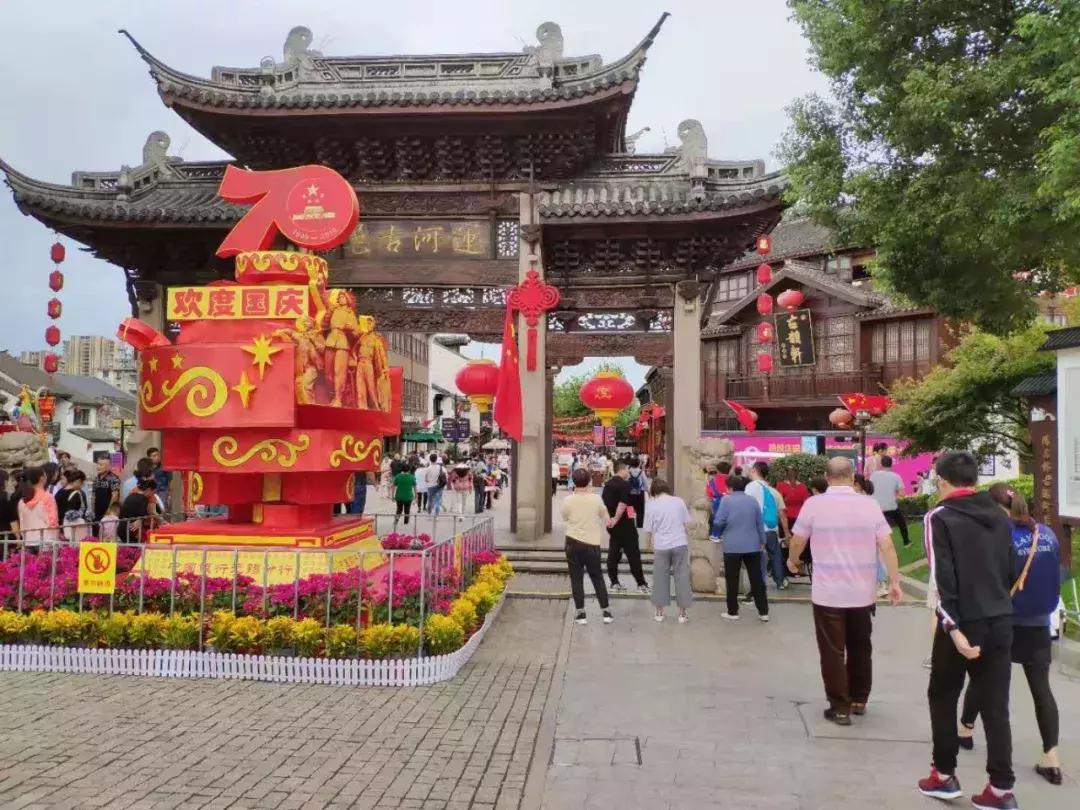 她17岁逃婚出深山，如今在无锡，开了南长街上最大的酒楼