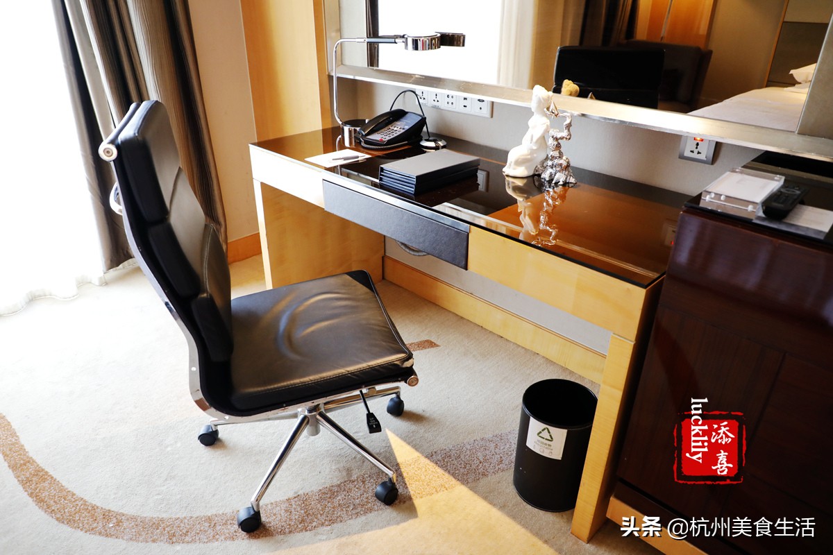 镇江美食三茅宫地锅鸡,镇江美食推荐锅盖面