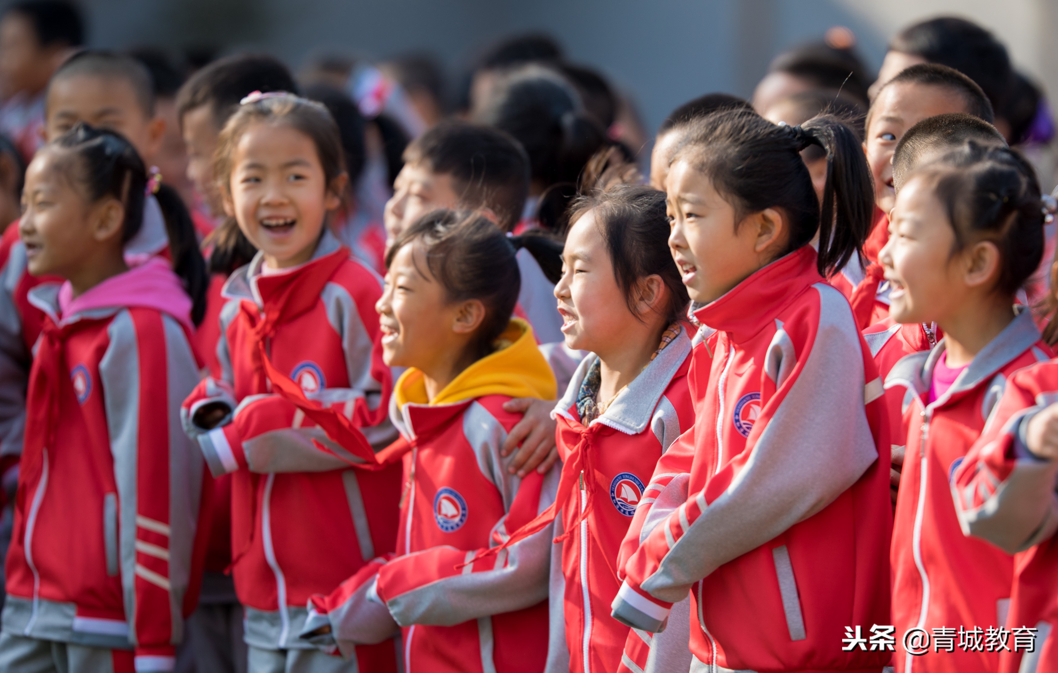 小学足球联赛拉开序幕,下南街小学第五届足球联赛开幕式