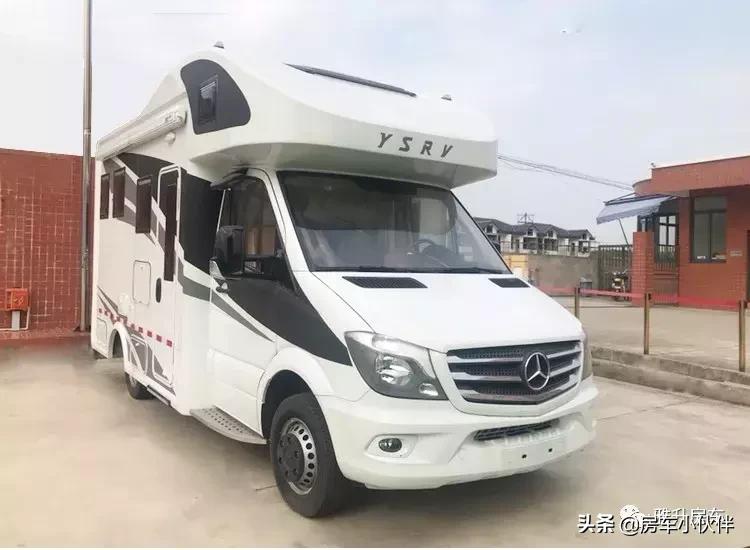 福特房车对比上汽大通原厂房车,高级福特房车改装案例