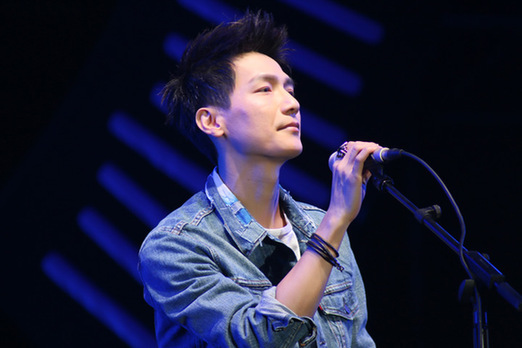 从顶流歌手到无人问津,从选秀开始成为顶流天王