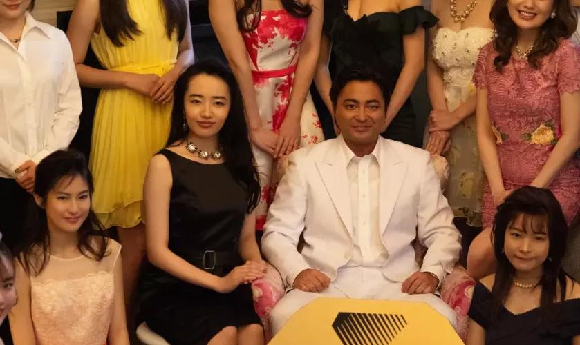 他拍过100多部电影,他拍了很多部电影英文