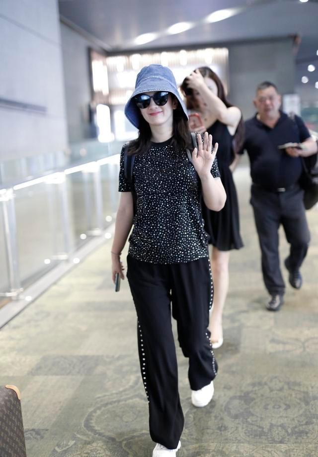 黄奕穿古装的样子,黄奕穿西装霸气十足