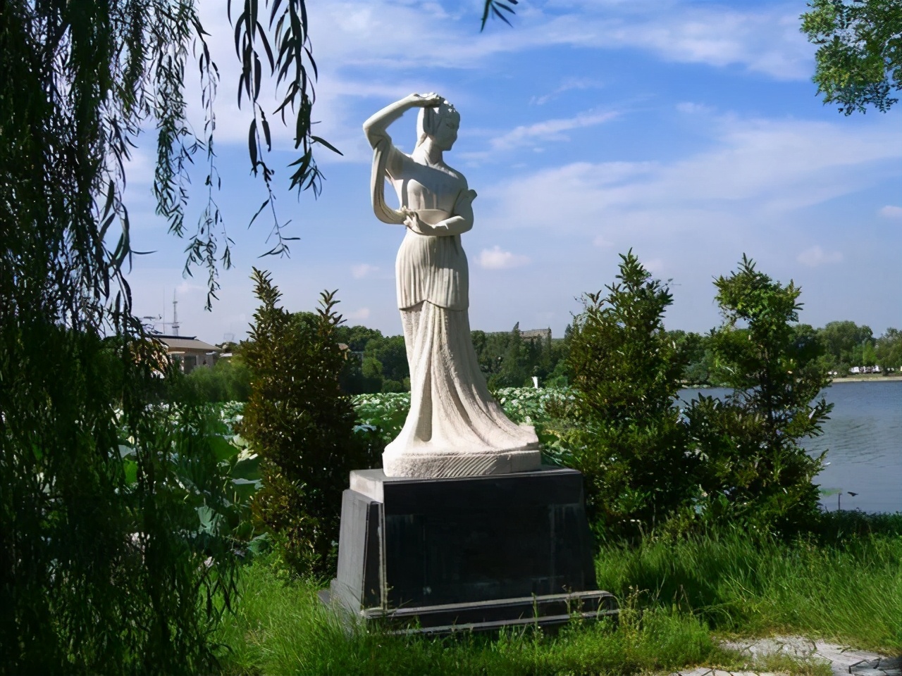 经典黄梅戏严凤英是怎样去世的,黄梅戏大师严凤英日常片段