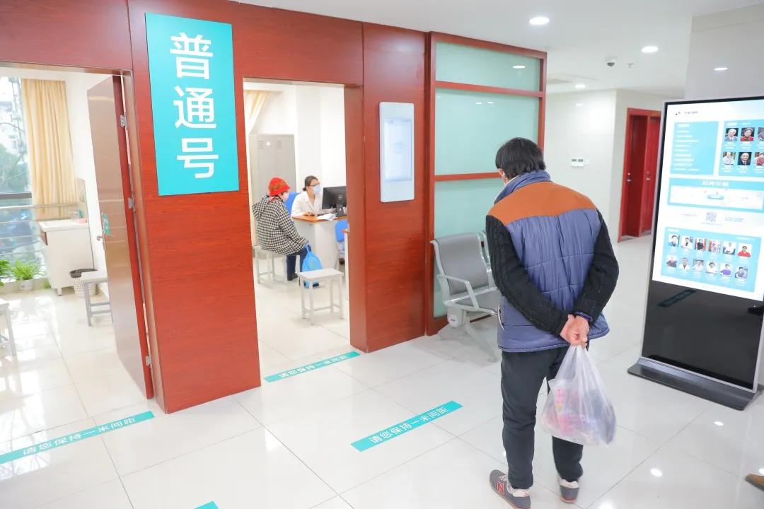 门诊就医出现三长一短现象,门诊就医三长一短现状和解决措施