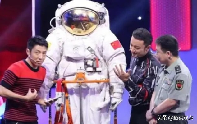 神舟十二号航天员测试宇航服,神舟十二号航天员的航天服