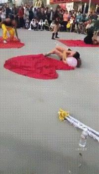 让你心动的搞笑图片,搞笑gif笑死人的动图