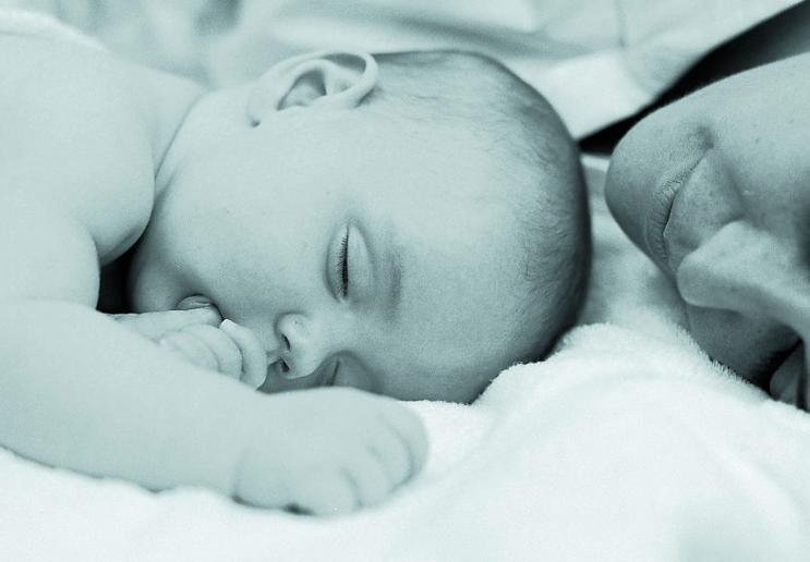 夜惊症宝宝怎么治疗,宝宝夜惊睡不安稳是怎么回事