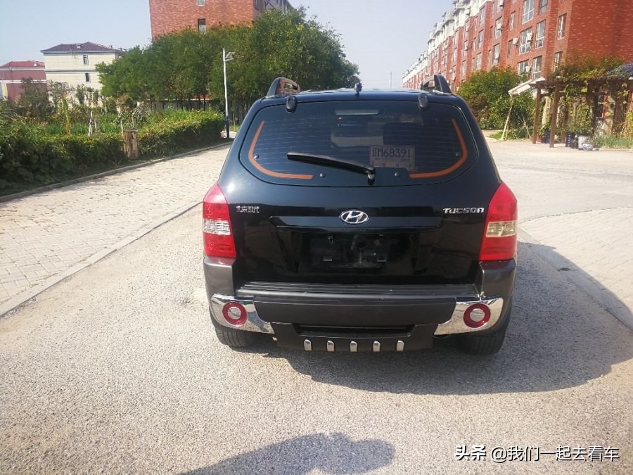 朋友花十多万买混动汽车,现代途胜08款二手价格