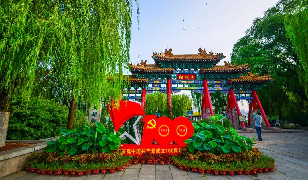 在济南花式避暑，一见“清”心！只需一瞥，便足以把酷夏原谅…