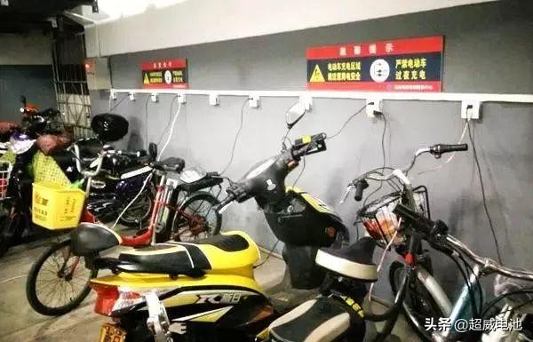 超威电池充电发烫怎么解决,超威电池鼓包发烫怎样修