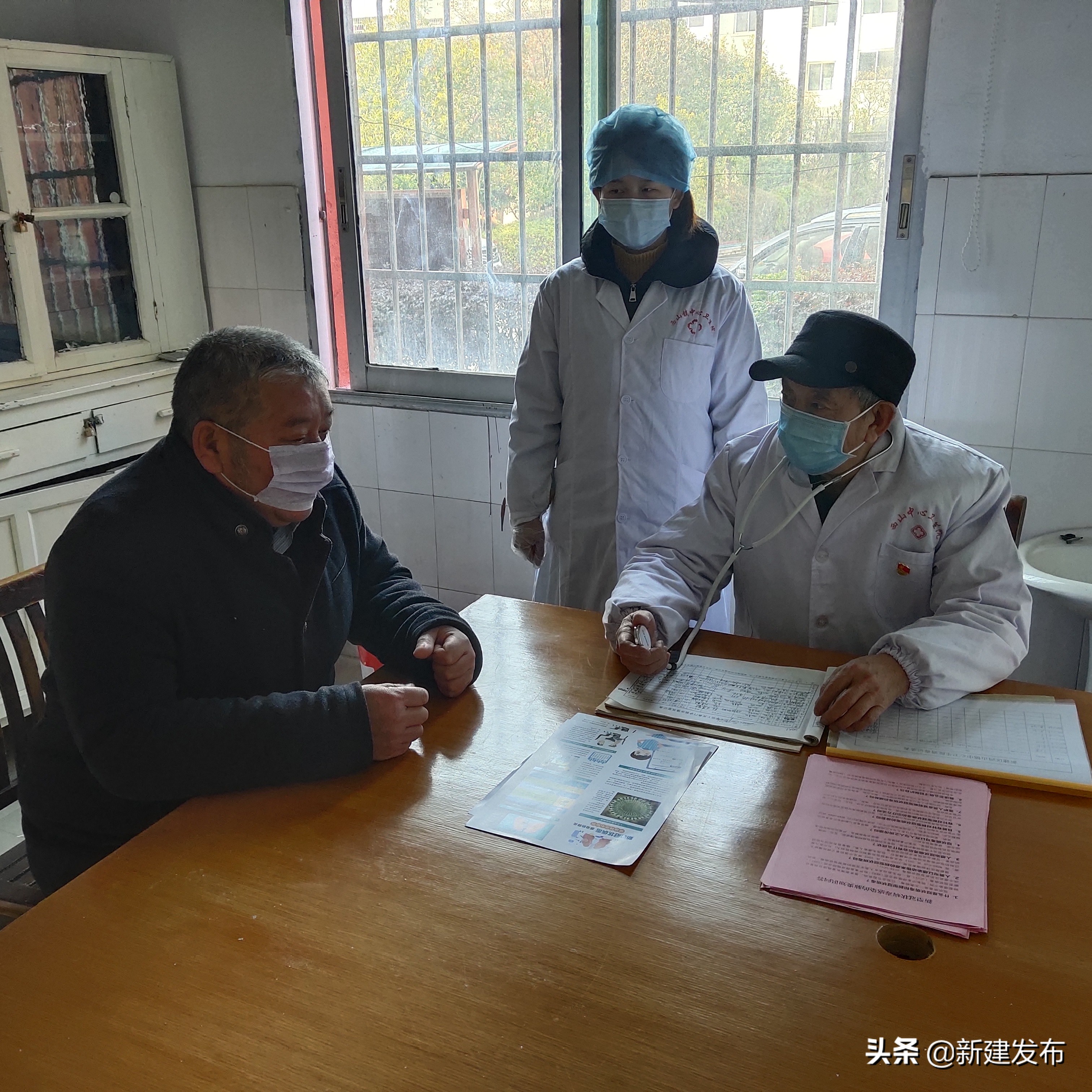 感动防疫人员图片,疫情中记录下的感动镜头