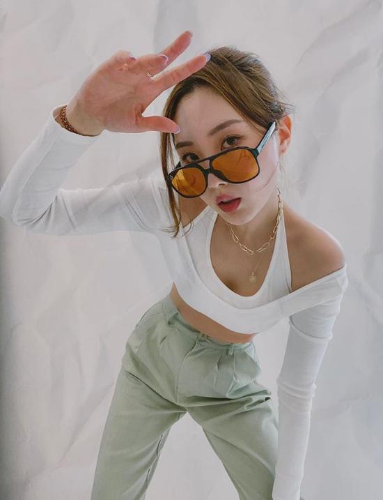 韩国美女晒独居公寓引11万人围观衣帽间全是名牌