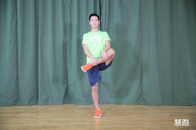 5公里跑后拉伸动作,跑后拉伸详细教程