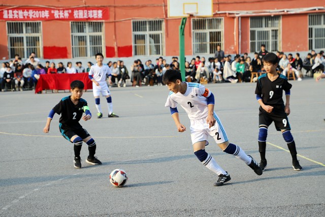 激发足球兴趣,激发学生的体育热情