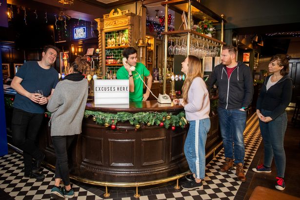 广大球迷的福利！伦敦一酒吧聘请专人编借口，让顾客安心看比赛