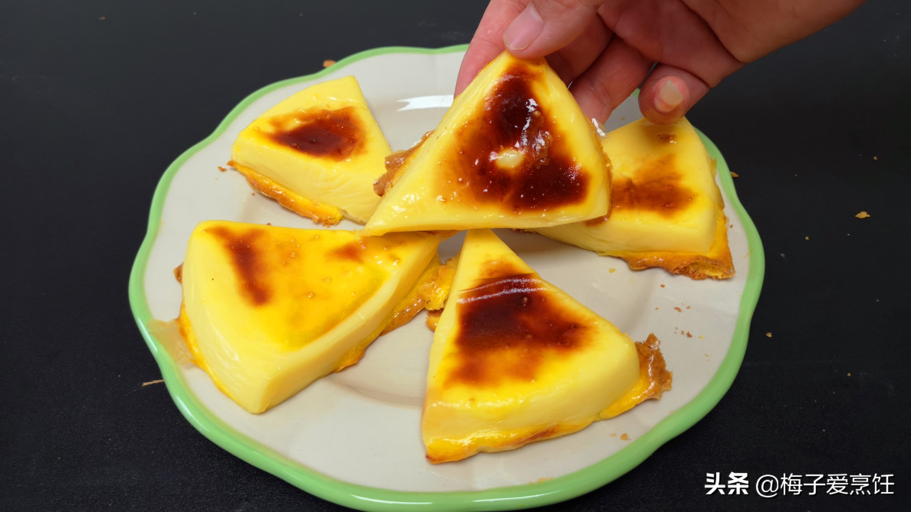 2个鸡蛋做鸡蛋糕的做法,2个鸡蛋一瓶牛奶教你做甜品