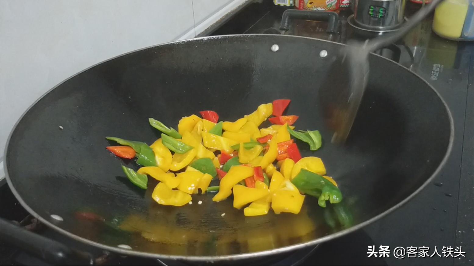 鱿鱼怎么切才好看视频,鱿鱼怎么切才不会卷起来