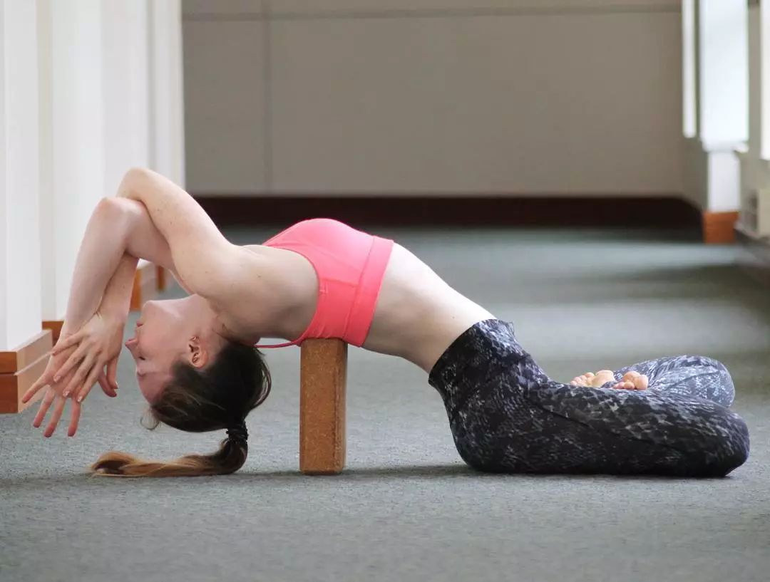 瑜伽紧致身体线条,瑜伽滋养紧致的体态动作