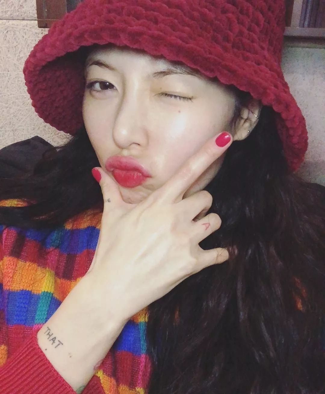 泫雅赚了很多钱么,泫雅多宠粉