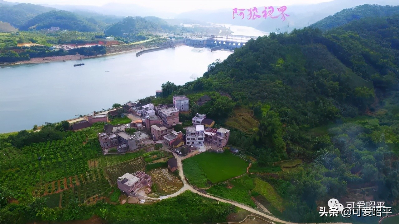 昭平县桂江东岸公路视频,贺州昭平道路建设