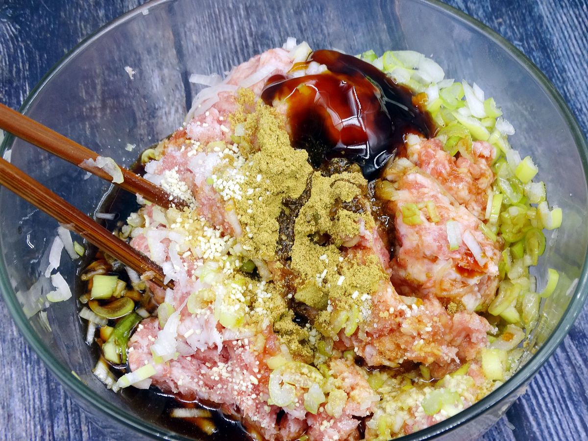 饺子馅料有点油怎么补救,饺子馅放油的正确方法