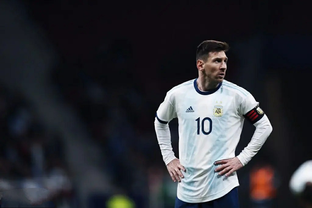 武磊几岁上演联赛职业首秀,16岁的小将梅西