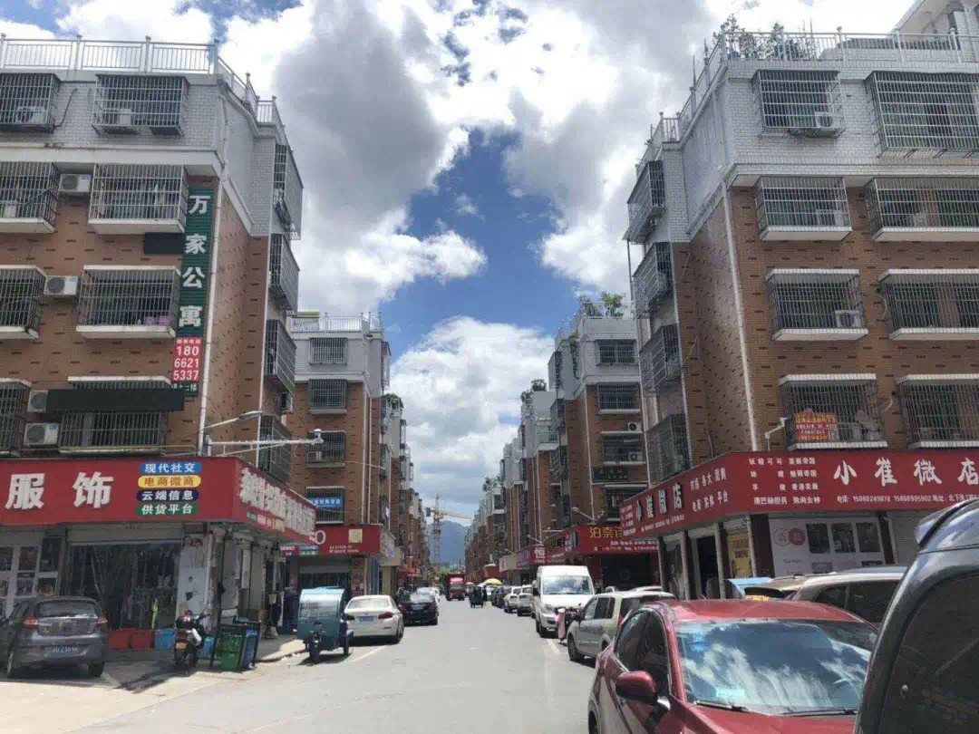 被阿里拼多多挤压的义乌，为何还能成为5万名网红直播的聚集地？