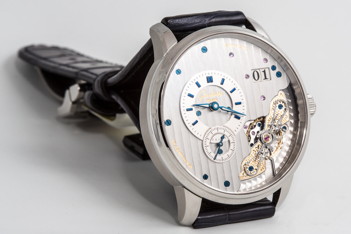 金表好看还是银色好看,金表和钢表哪个更保值