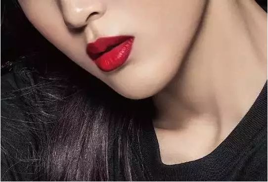 怎么能淡化法令纹的小妙招,法令纹显老不用愁一招改善法令纹