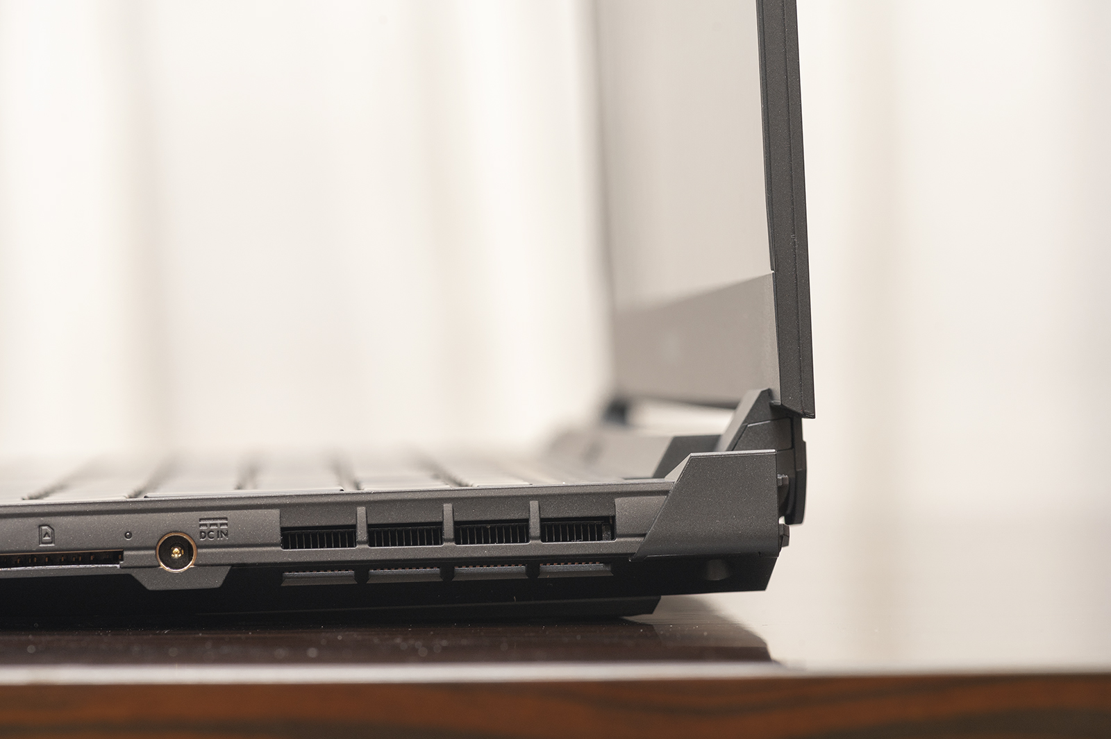 有雕牌游戏本，哪里都是电竞战场，值得游戏玩家背上的AORUS15PXD