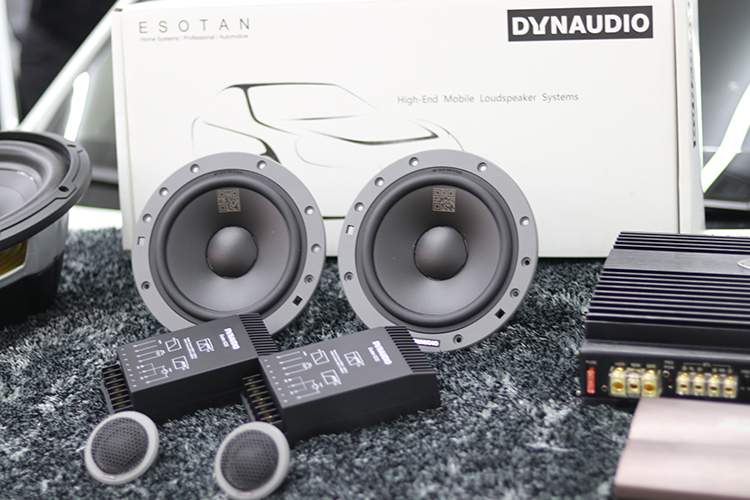 哈尔滨香坊汽车音响改装,哈尔滨汽车音响改装效果图