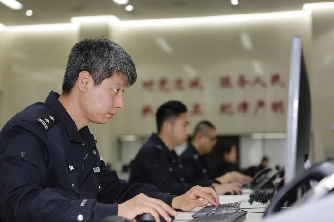 【我在岗位上】2021年全国五一劳动奖章获得者毛博文他为服务群众插上警务科技的翅膀