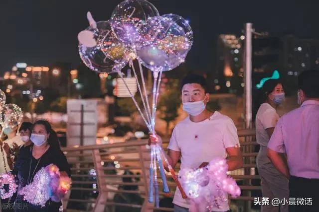 地摊经济实施1个月，现状如何？3个”弊端“显现，能月入一万吗？