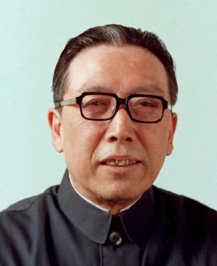 美国浏览中国导弹基地照片，因一群人胡子太多，得知一场惊天交易