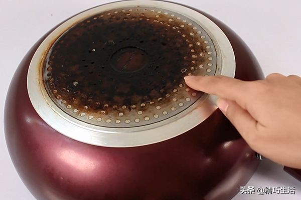 蜂窝不粘锅烧糊的黑垢怎么去除,不粘锅内壁烧糊的黑垢怎么去除