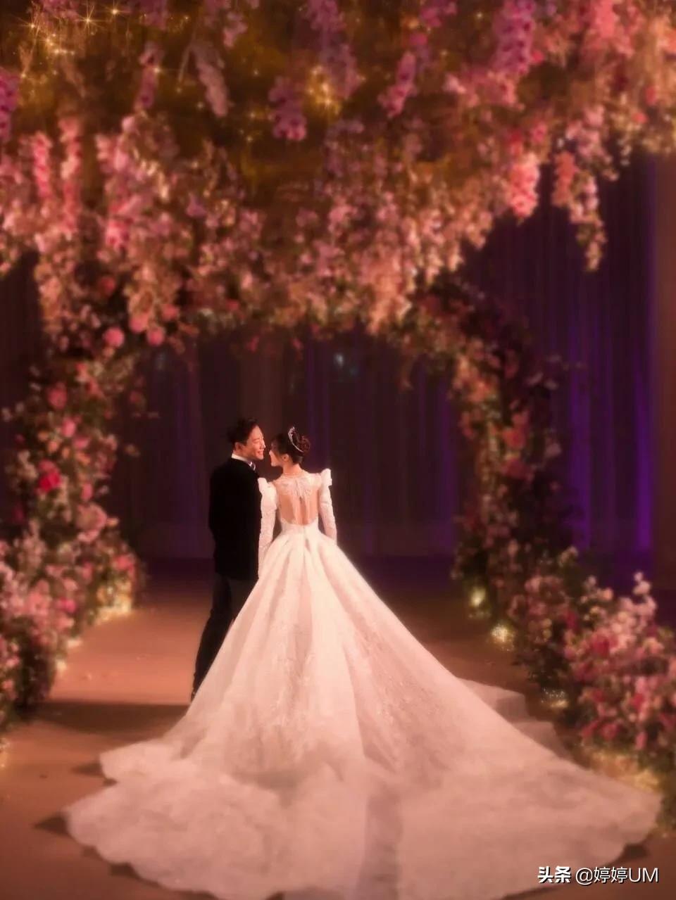 唐嫣，性感迷人、身材火辣、笑容甜美，这么好看的女人简直绝绝子