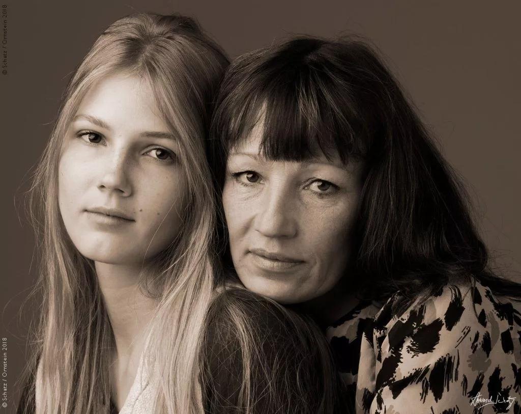 模特们啊~~妈妈的基因太强大，据说“女儿会偷走麻麻的美丽？