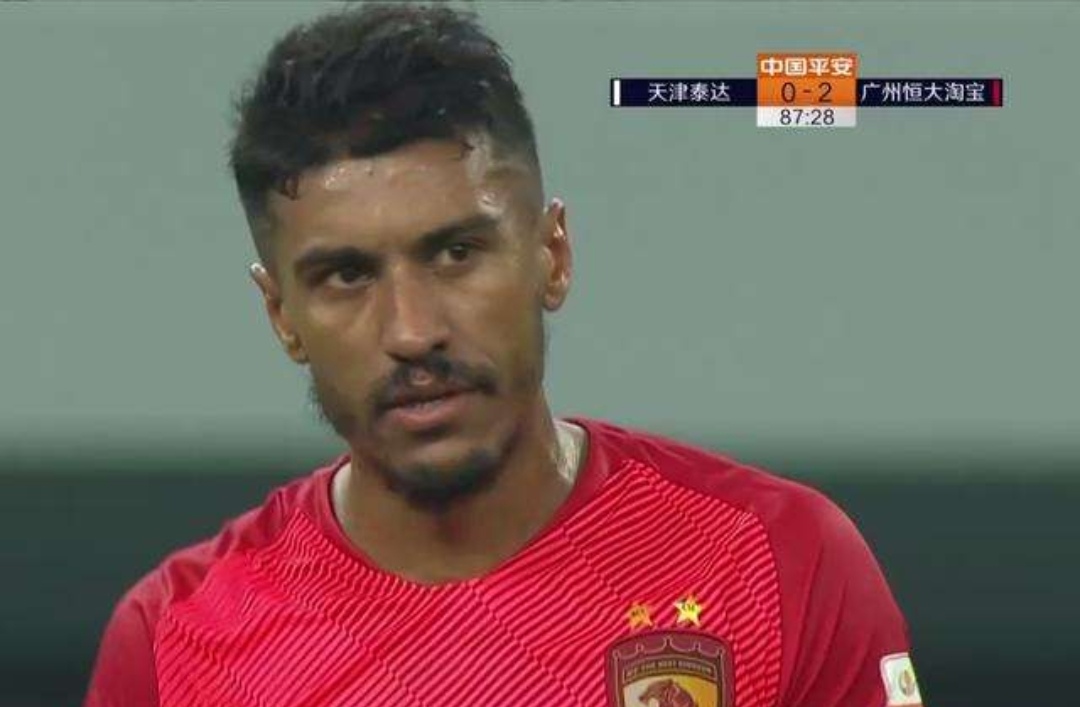 足球肘击罚红牌还是黄牌,足球肘击应该给黄牌还是红牌