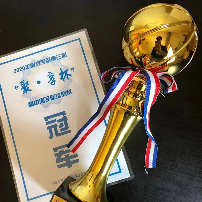 温暖有光的篮球队长——何睿君