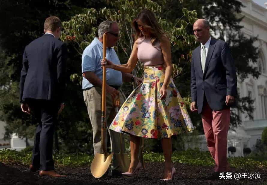 前白宫发言人新书爆料：特朗普做肠镜不打麻药，竟是怕彭斯篡权？