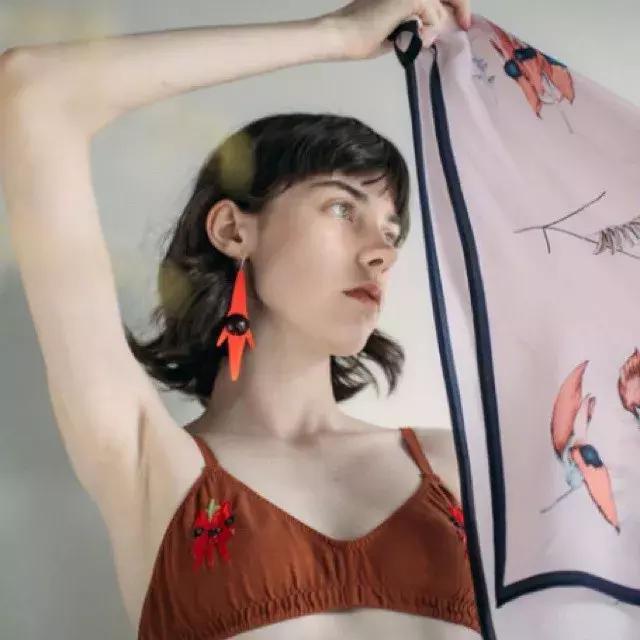 内扣怎么卷短发,一边内扣一边外翘短发