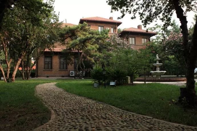 天津小白楼犹太教堂,天津卫斯理教堂