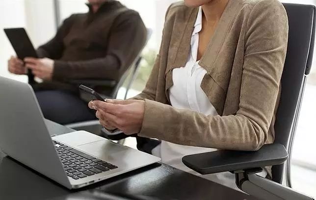 屏蔽老板朋友圈,朋友圈屏蔽老板的技巧