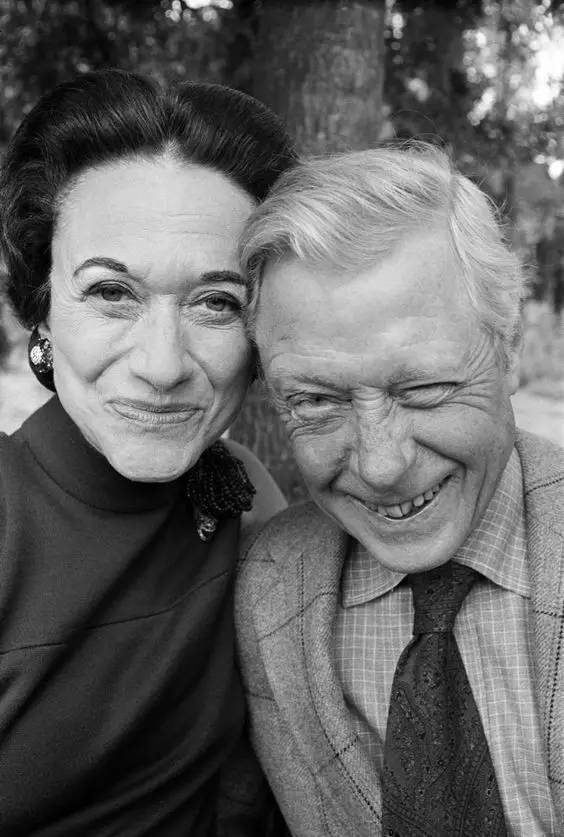 英国历史上最禁断的爱恋：国王退位，只为与她成婚