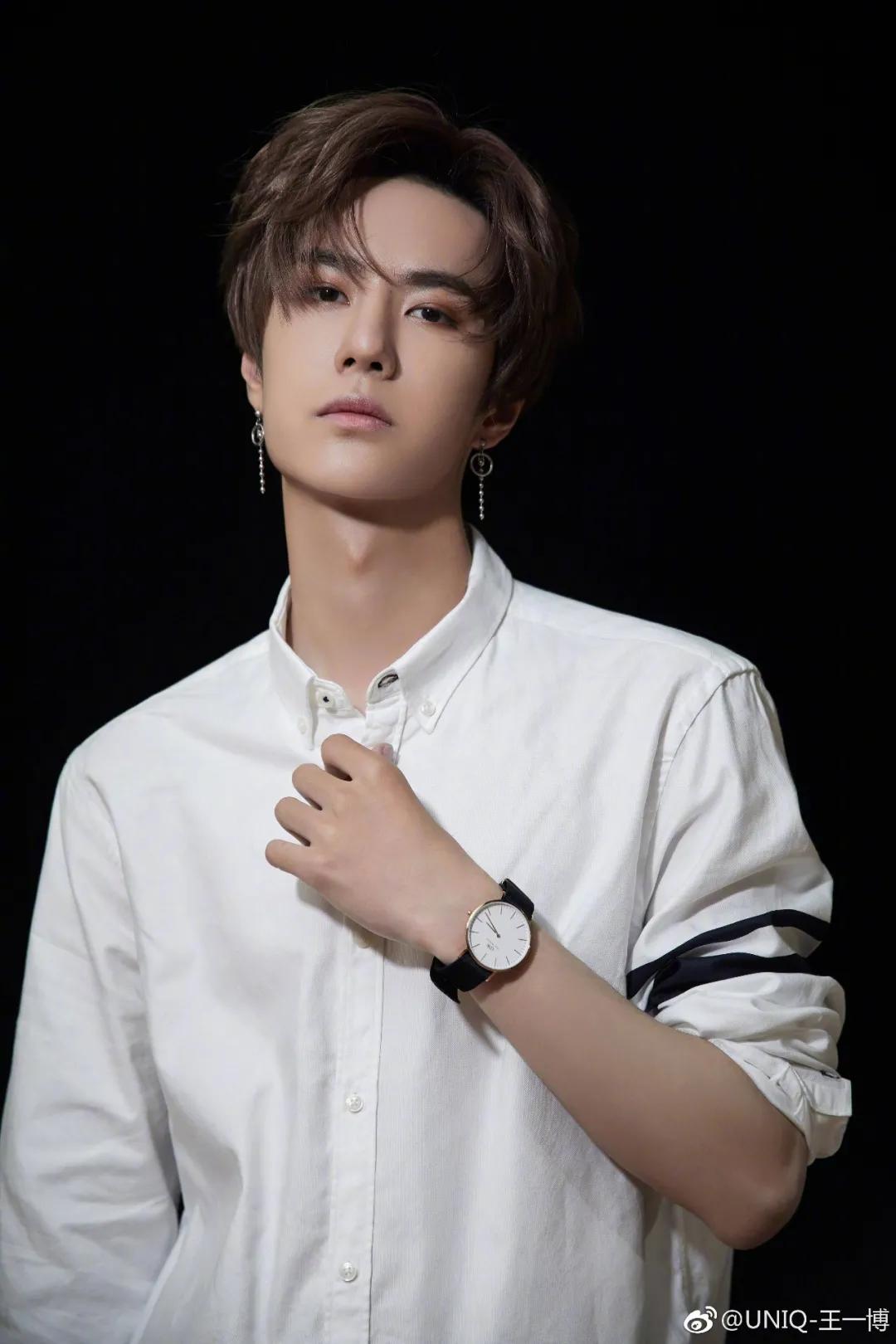 顶流王一博个人资料简介,王一博戴的表