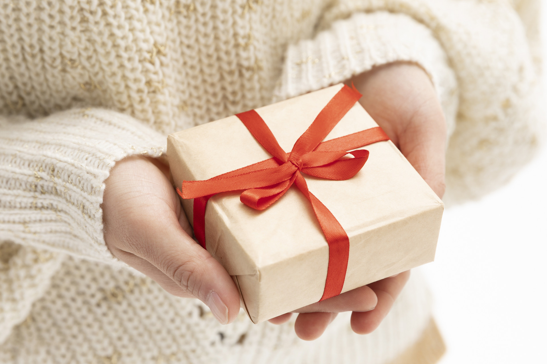 女人想被你“泡”，表面害羞，实则会主动做这些事