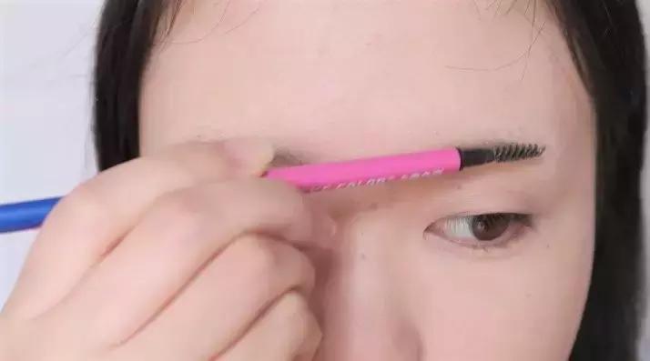 夏日草莓沙冰妆容化妆教程 (冰沙日常妆)